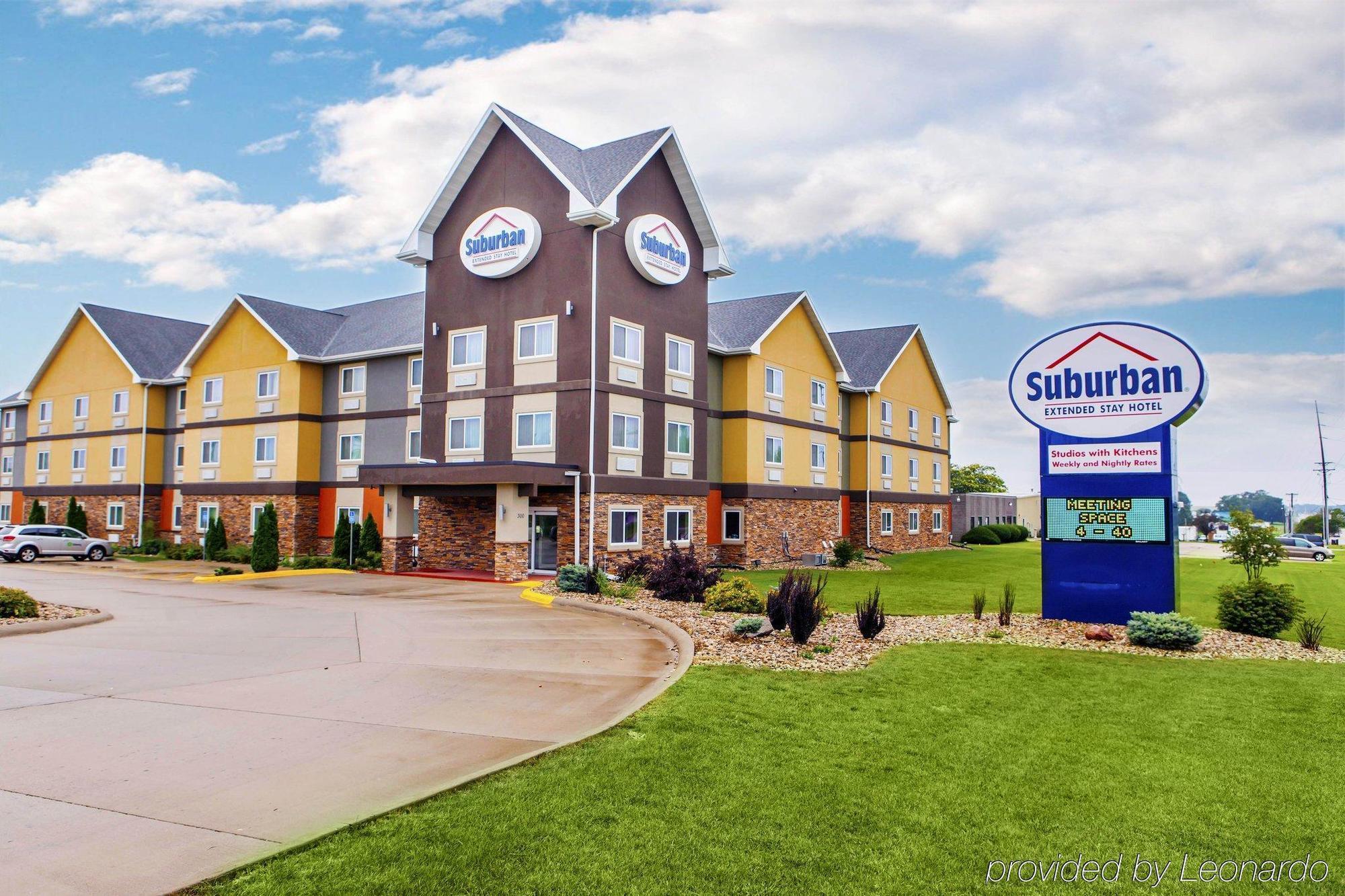 Suburban Studios Cedar Falls Exterior photo