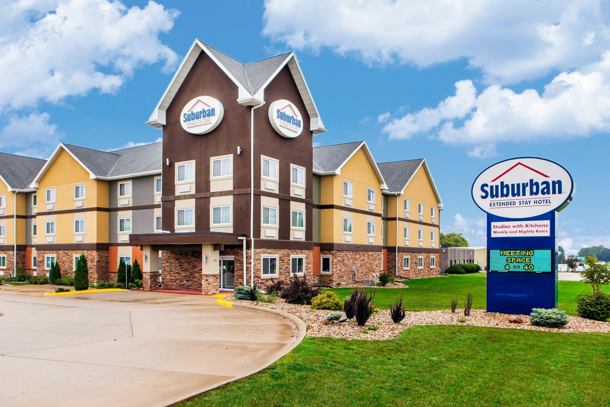 Suburban Studios Cedar Falls Exterior photo